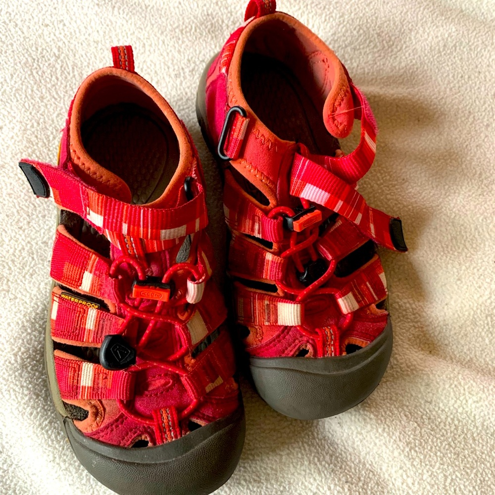 Big kids size 2 keen sandals